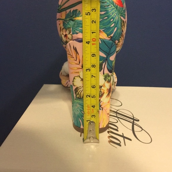 Floral ankle strap floral palm print sandals sz 6 last pair! - Picture 4 of 4